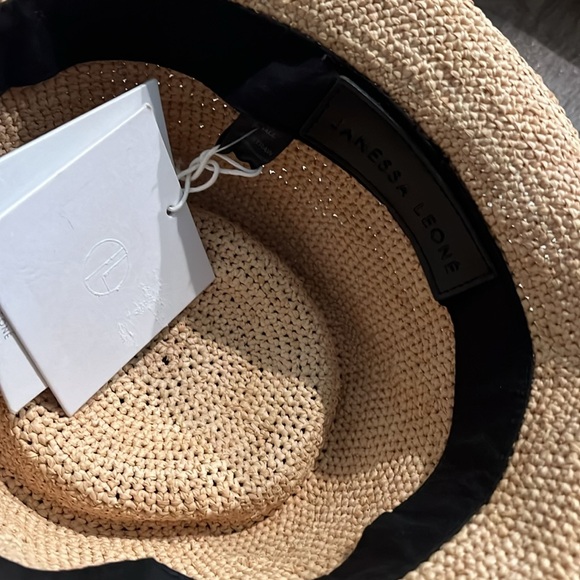 NEW JANESSA LEONE felix bucket hat in natural raffia - Picture 6 of 7